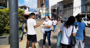 Manhuaçu distribui mascaras COVID abr20