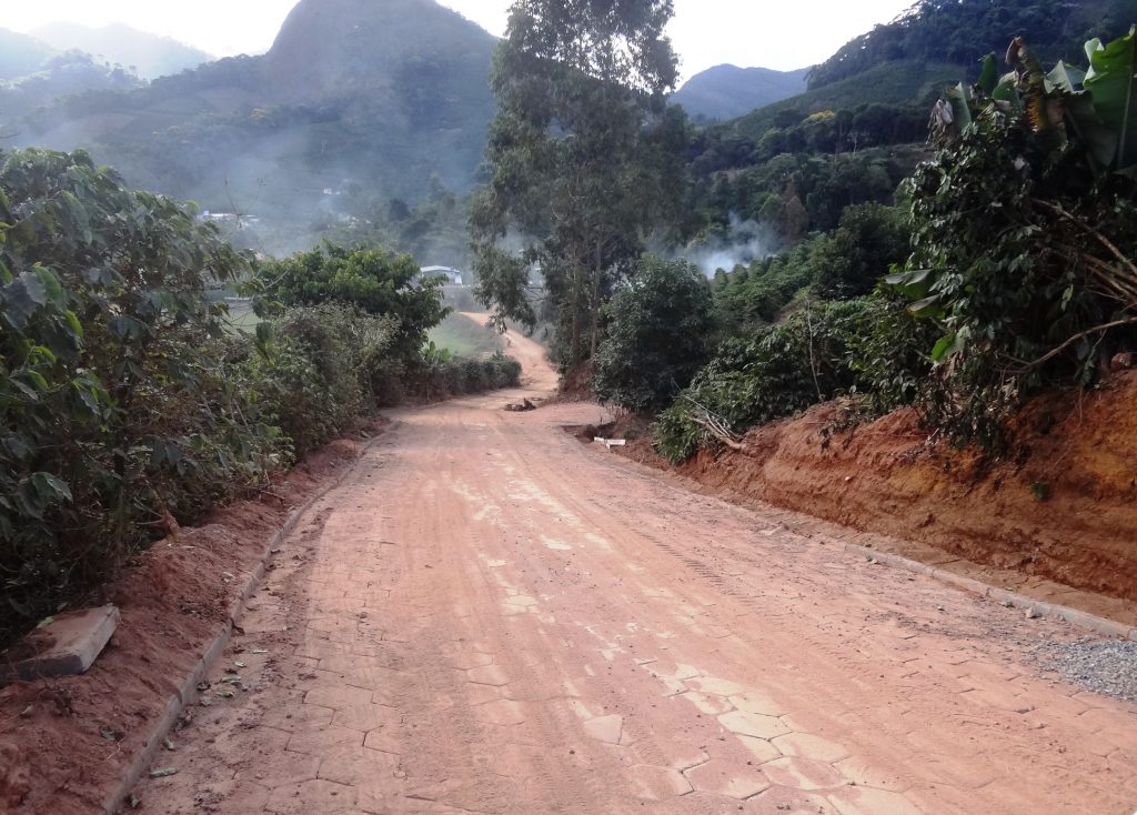 Palmeirinha calçamento morro Cruzeiro