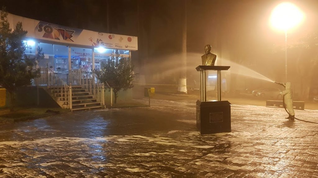 higienização Praça Dr Cesar Leite