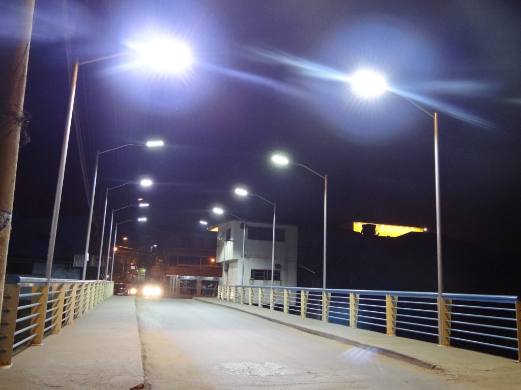 Manhuaçu nova proteção lateral e iluminação ponte Av Barao Rio Branco