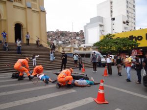 Simulação de atendimento a acidente marca a Semana do Trânsito em Manhuaçu