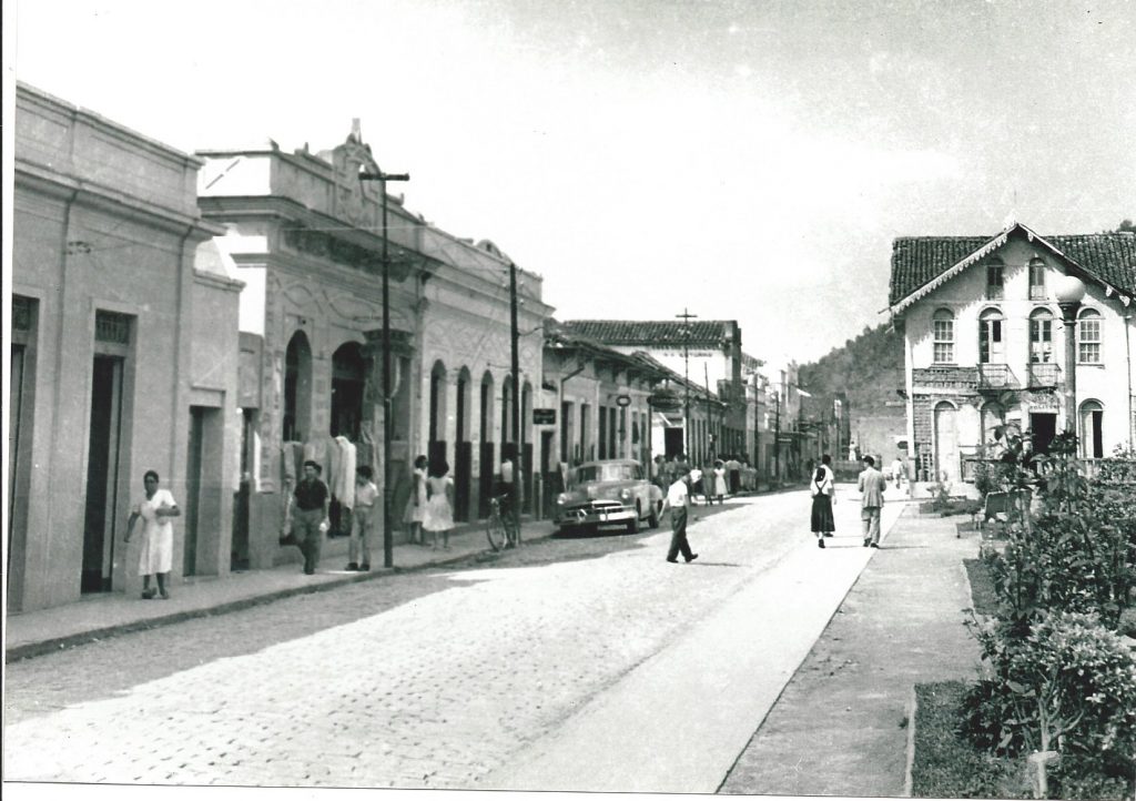 Centro de Manhuaçu, Praça 05 de Novembro e R Amaral Franco