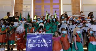 Cantata alunos Escola Camilo Felipe Nacif Manhuaçu