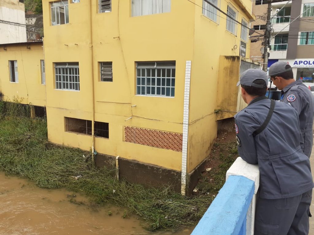 Bombeiros na Ponte